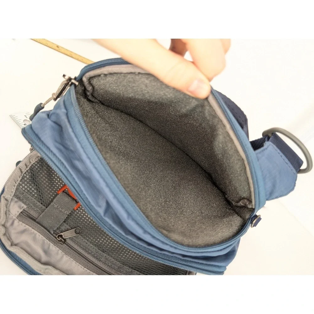 Eagle Creek Site Seeing Tablet Courier Blue Lightweight Crossbody Travel Bag